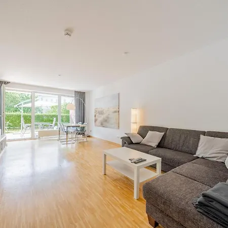 Private Apartment *