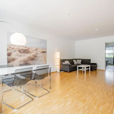 Private Apartment *